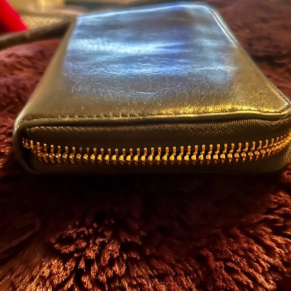 Tory Burch Black Leather Zip Wallet. Project Piece - Picture 6 of 13